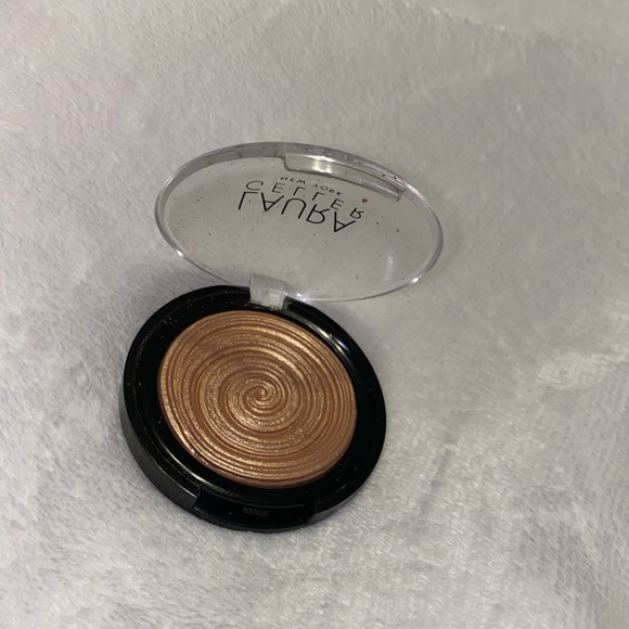 Laura Gellar bakes Gellato Swirl - Picture 1 of 3